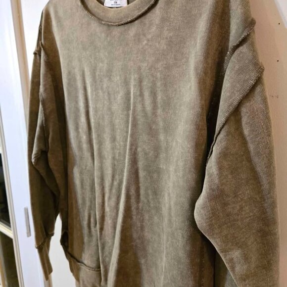 NWOT Zenana Size S/M Acid Wash Exposed Seam Hi-Low Sweatshirt Mocha - Picture 4 of 10